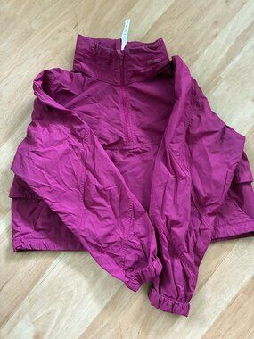 Lululemon Evergreen Cropped Anorak Wild Berry